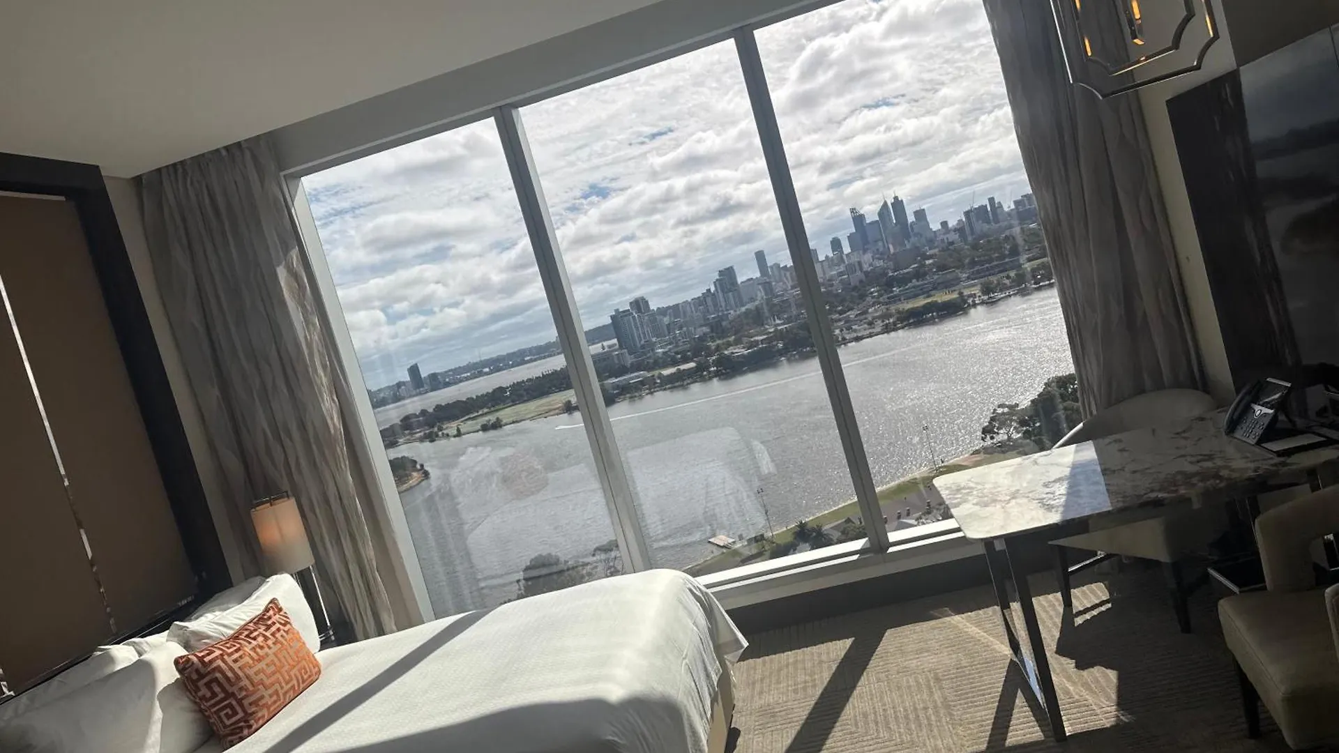 Hotel Crown Resorts